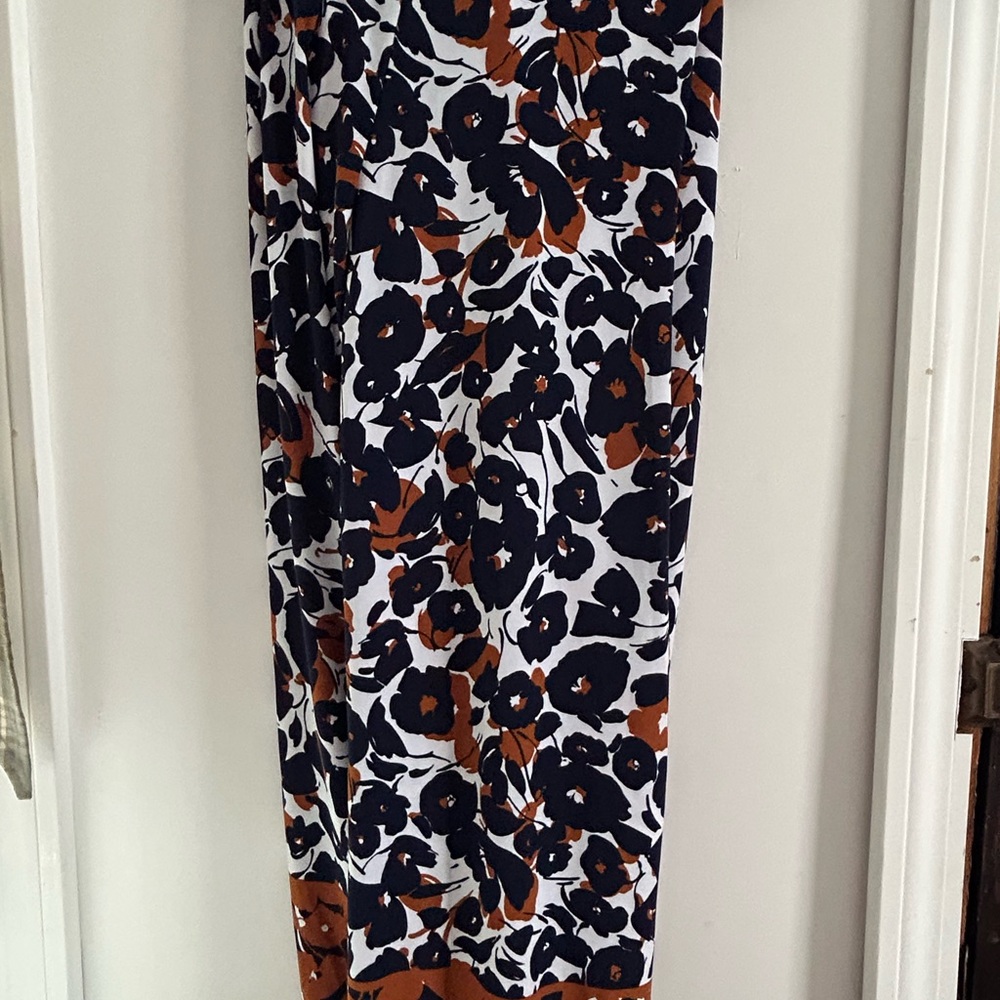Susan Graver Navy and Gold Floral Capris